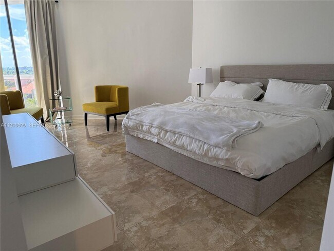 Foto del edificio - 3610 Yacht Club Dr