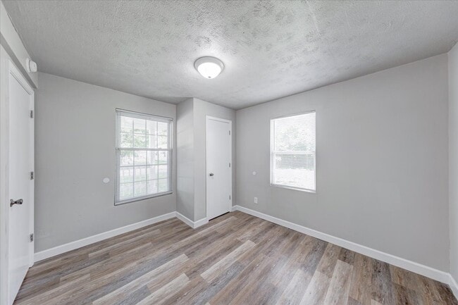 Building Photo - 1565 Martin St