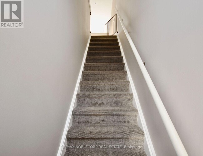 Photo du bâtiment - 369 Essa Rd