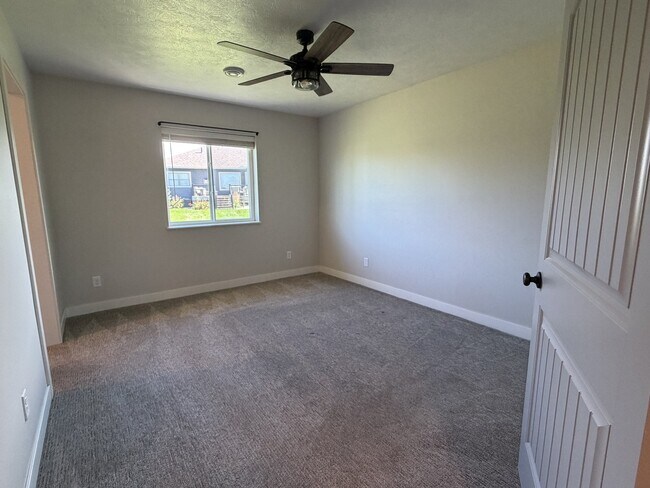 Building Photo - 2912 Sportsmans Dr