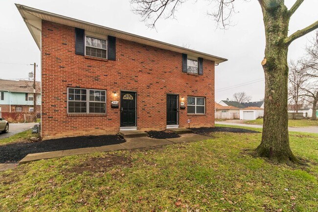 Building Photo - 893 S Weyant Ave