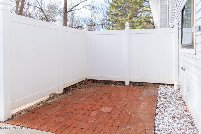 Building Photo - 7195 Sandy Creek Dr