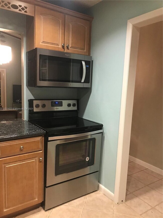 Building Photo - 2401 SW 58th Manor
