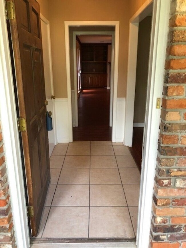 Foto del edificio - 1106 Missionwood Ln