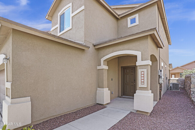 Building Photo - 14448 Jasmin Maribel Dr