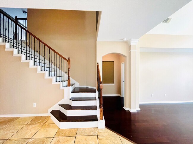 Building Photo - 6326 Bennington Springs Dr
