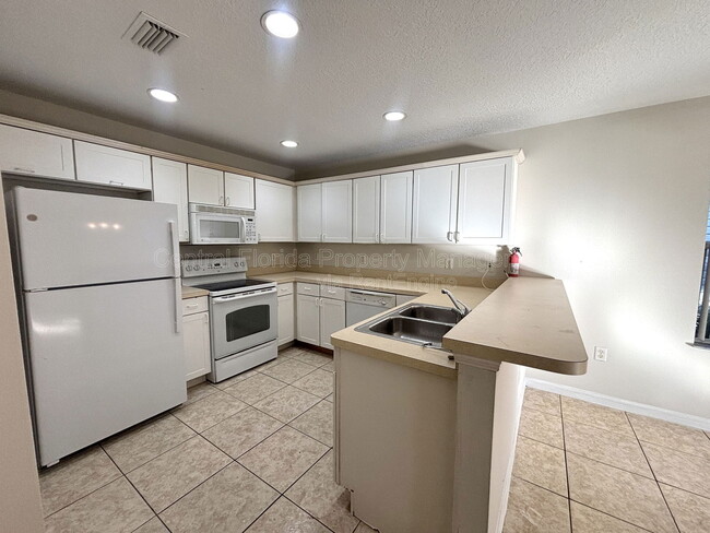 Building Photo - 1064 Park Central Cir