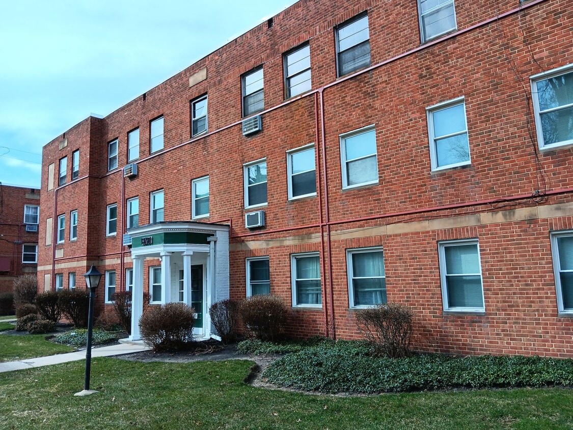 Foto principal - 13781 Cedar Rd