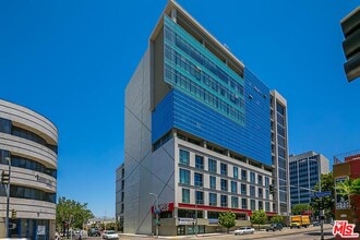 Building Photo - 3223 W 6th St