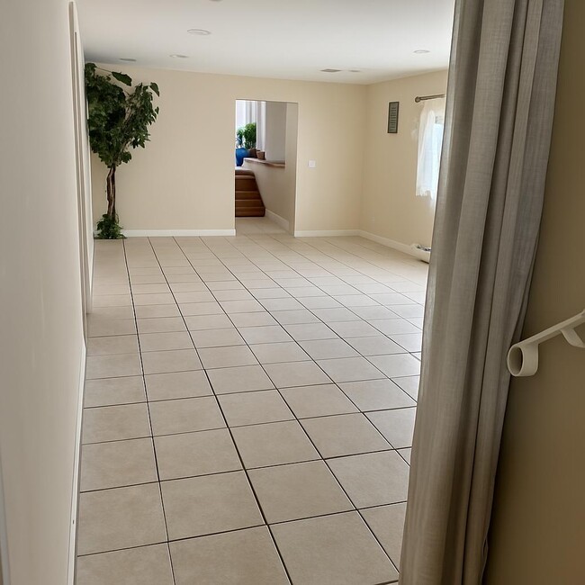 Building Photo - 4814 Birchwood Ave