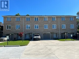 Building Photo - 202 Homestead Crescent