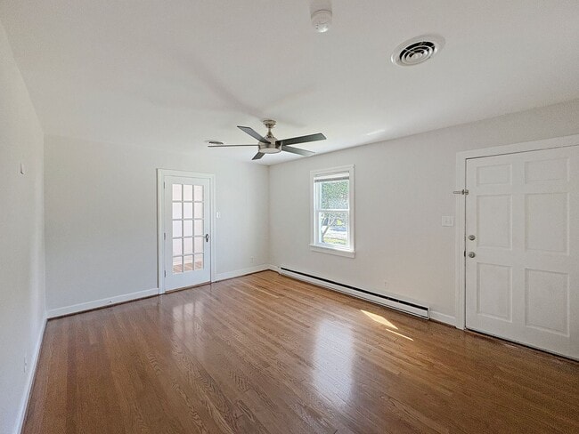 Building Photo - Newly Renovated 2-Bedroom Home in Vibrant ...