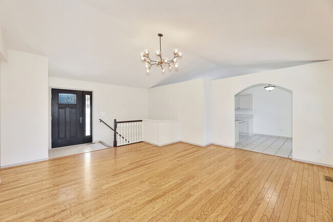 Building Photo - 1260 S Ridgehurst Cir