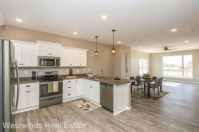 Building Photo - 3 br, 2.5 bath House - 1810 Bernardy Drive