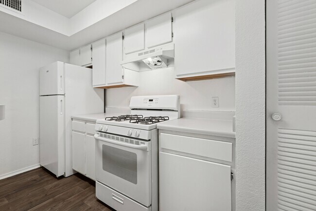 Foto del edificio - Glen Oaks Apartments