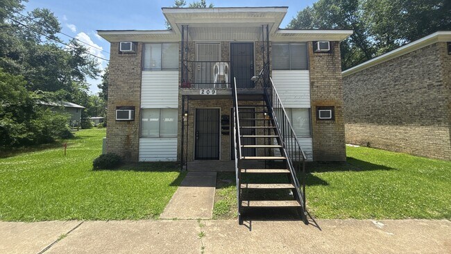 Building Photo - 209 Hodge St