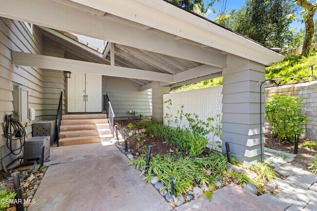 Building Photo - 1408 N View Dr