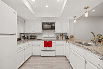 Building Photo - 14500 Palmas Dr