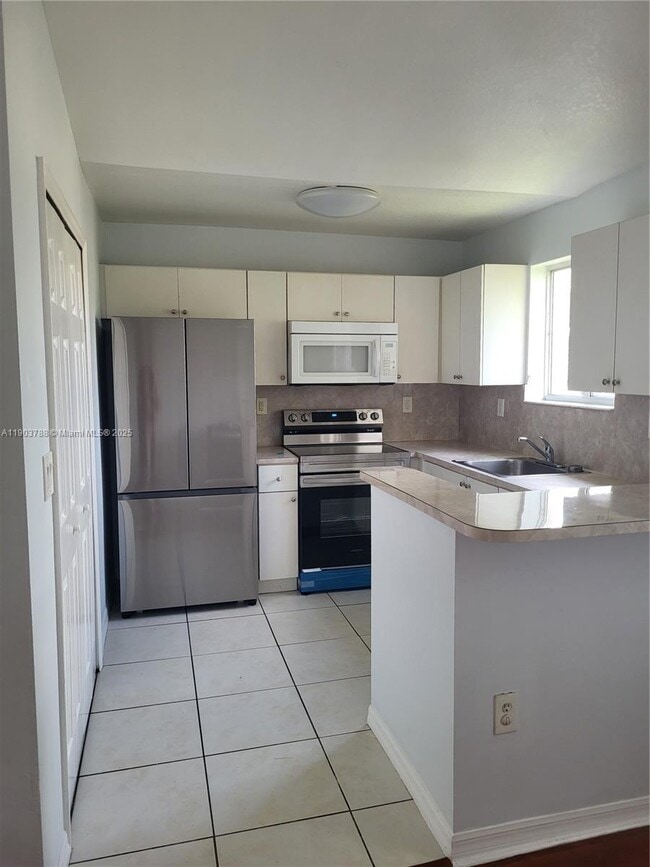 Building Photo - 2920 SE 12th Rd