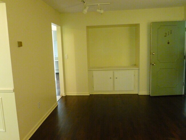Foto del edificio - 4113 Telegraph Rd
