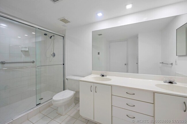 Foto del edificio - 3300 NE 192 St
