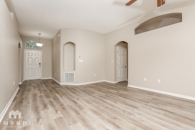 Foto del edificio - 1505 Lake Villa Dr