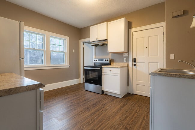 Building Photo - 1917 N Newton Ave