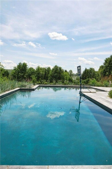 Foto del edificio - 194 Pleasant Ridge Rd