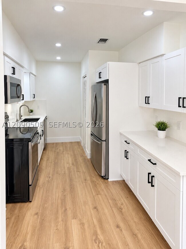 Foto del edificio - 15231 NW 31st Ave