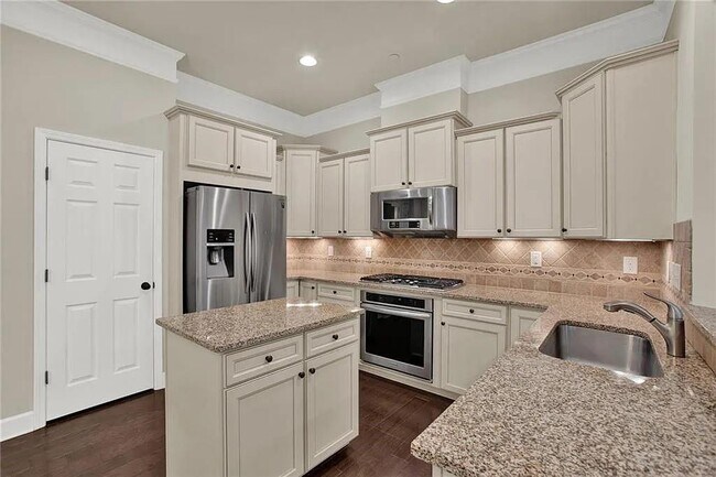 Building Photo - 112 Bradford Dr