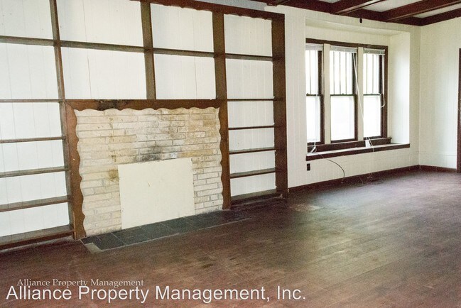 Building Photo - 323 N 15th St