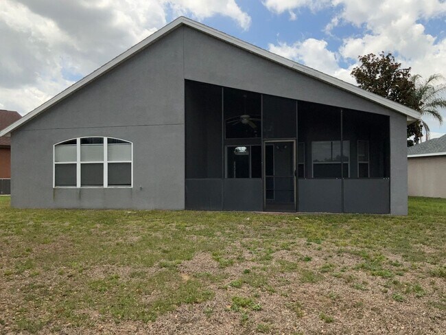Building Photo - 3 bedroom, 2 bath, 2 car garage, Single Family home in the gated community of Mission Park