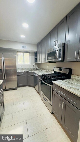 Foto del edificio - 11350-11348 Cherry Hill Rd