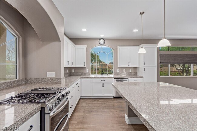 Building Photo - 5394 Tulip Hill Ave