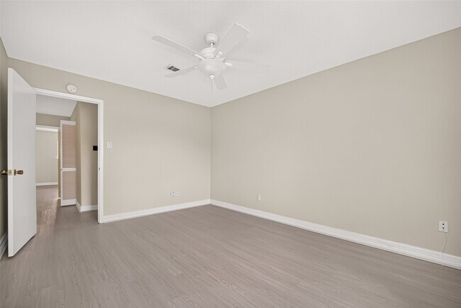 Foto del edificio - 10383 Briar Forest Dr