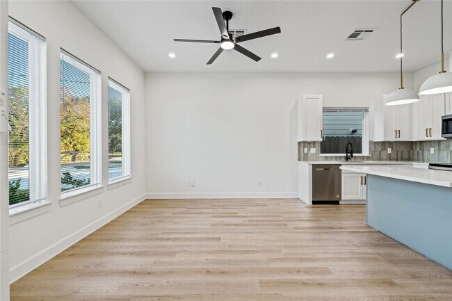 Foto del edificio - 8324 Corinth St