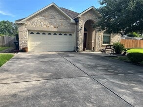 Building Photo - 418 Fall Creek Dr