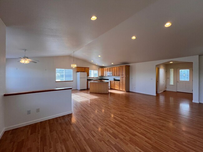 Foto del edificio - 3-bedroom Home in Desert Lakes Subdivision, Fernley
