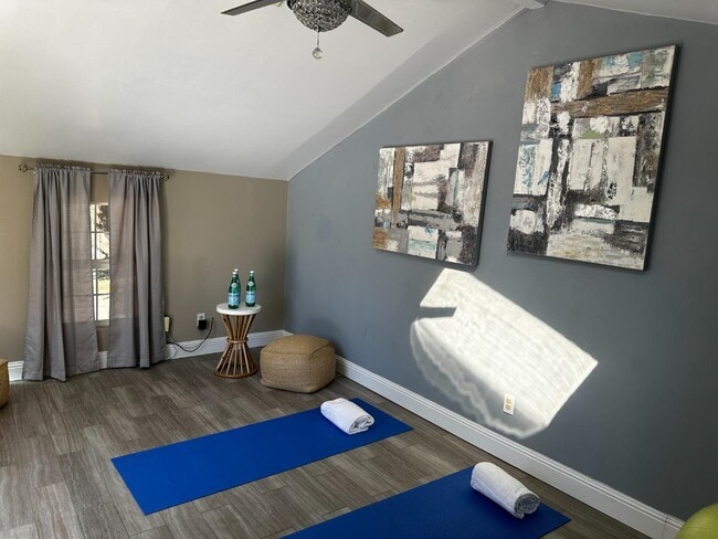 Building Photo - 2172 La Salle Dr