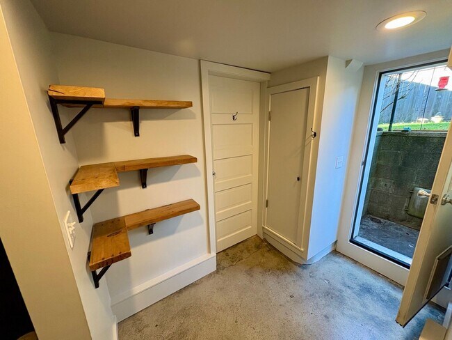 Foto del edificio - Ballard Duplex - Lower Unit