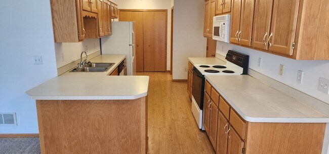 Foto del edificio - Beautiful 2 bedroom 2 bath End Unit Townhouse