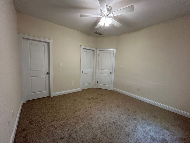 Foto del edificio - PRE-LEASING FOR FALL 2026!