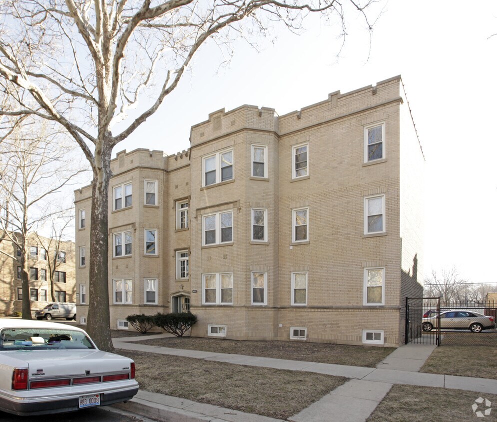 Building Photo - 5853-5859 N Artesian Ave