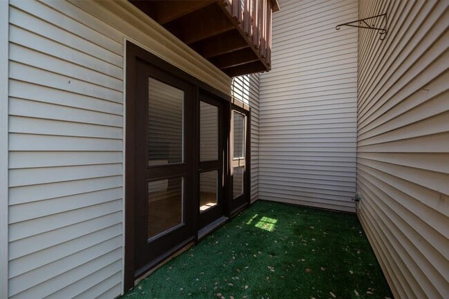 Building Photo - 10907 Legends Ln