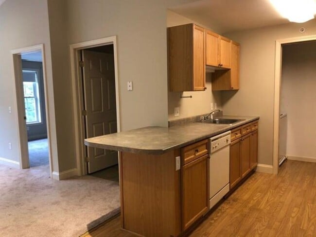 Building Photo - 6 Crestview Cir