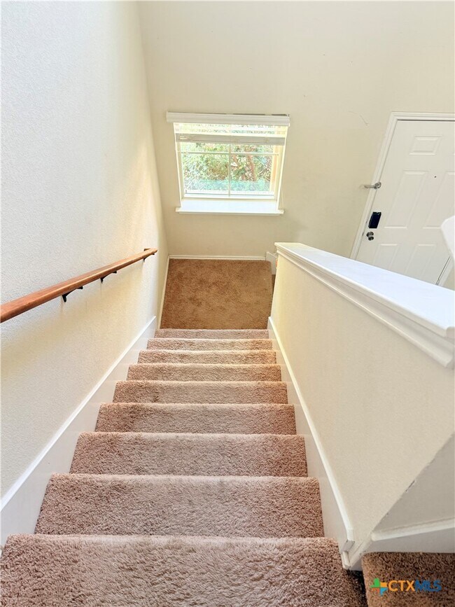 Foto del edificio - 5404 Waterbank Ln