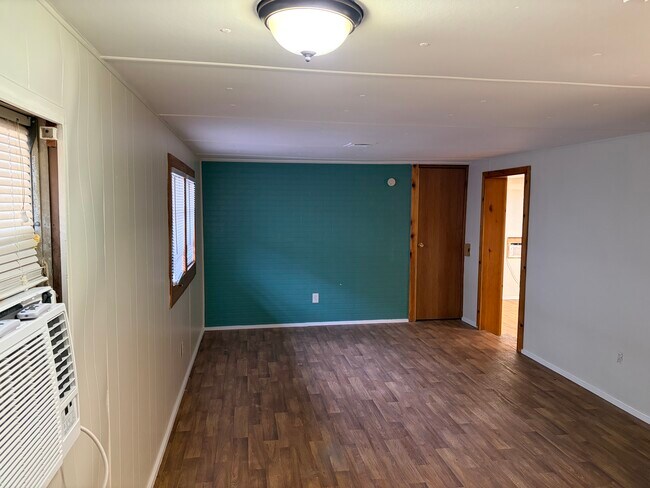 Comida - 13312 McComb Rd