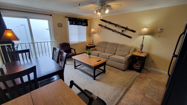 Building Photo - 10 Snowshoe Dr