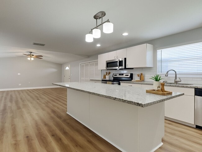 Building Photo - Beautiful 3 Beds 2 Baths Home in East Tampa!