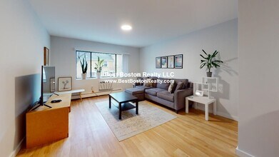 Building Photo - 19 Central St